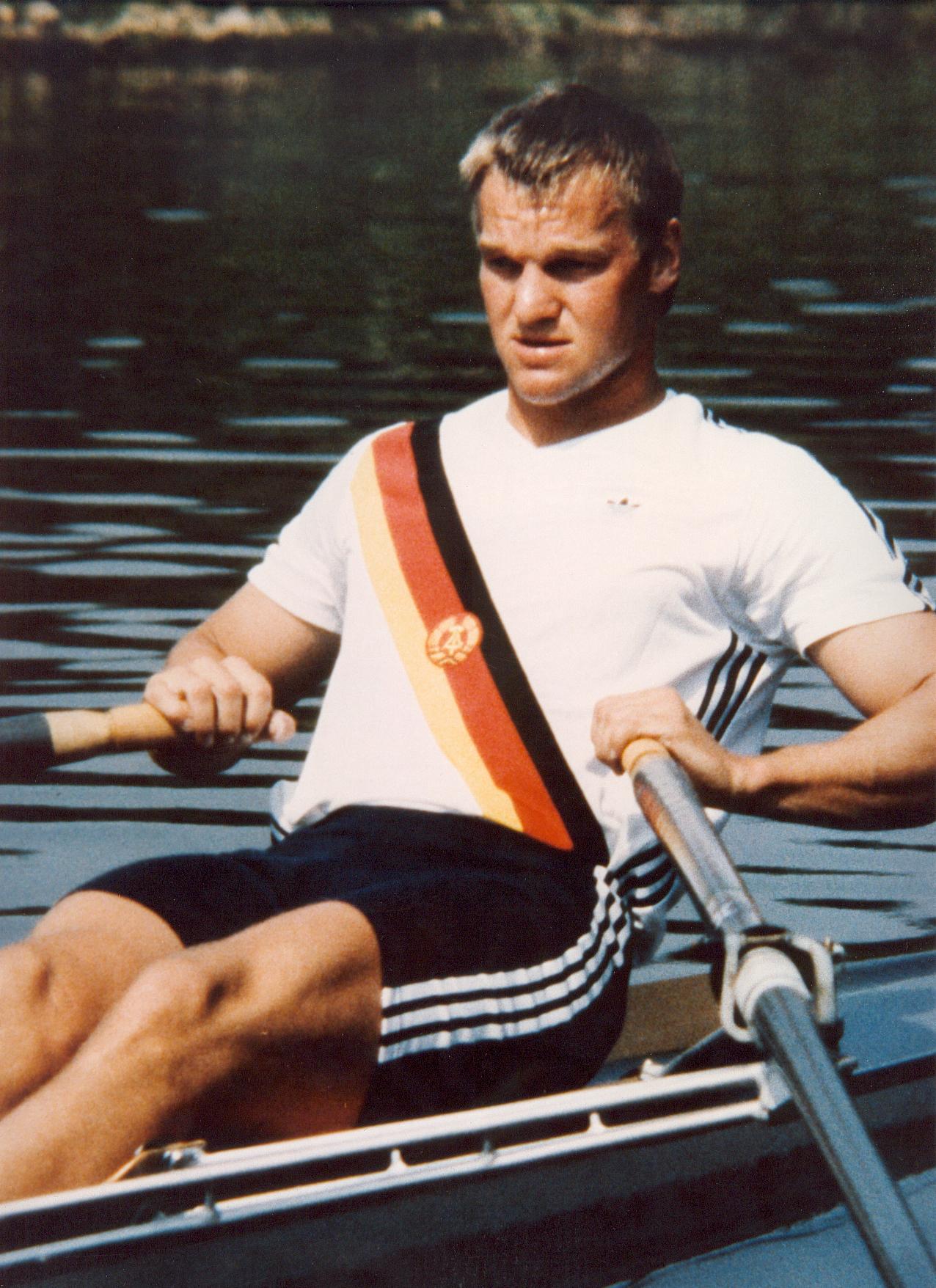 Der junge Ruderer Thomas Lange während des Trainings im Einer. 
