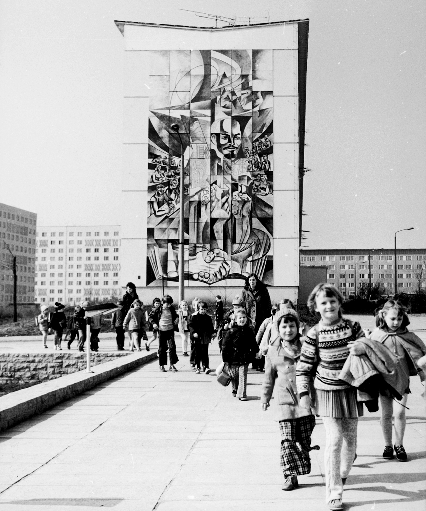 Blick auf das Wandbild von Erich Enge | © Herbert Lachmann, Stadtarchiv Halle