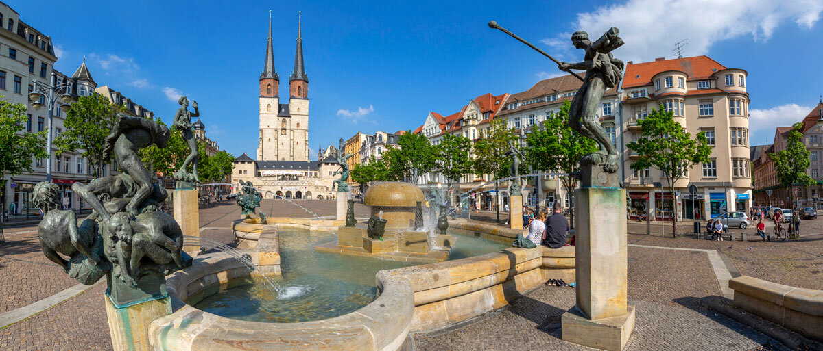 Göbelbrunnen auf dem Hallmarkt mit Blickrichtung Marktkirche
