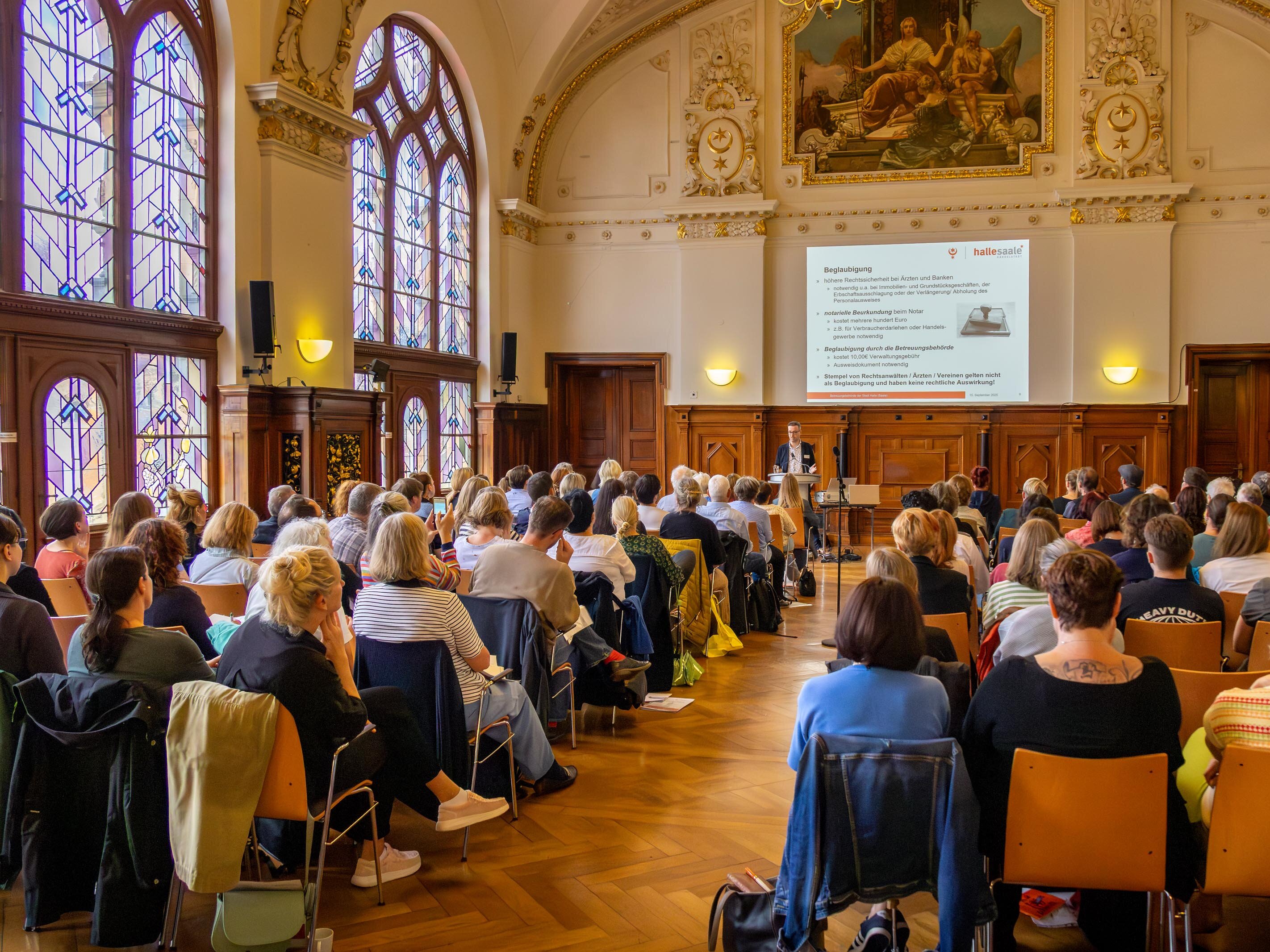 Teilnehmende der 3. kommunalen Gesundheitskonferenz im Stadthaus Halle (Saale).