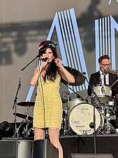 Sängerin, die mit Stimme und Aussehen die Musik von Amy Winehouse wieder zum Leben erweckt