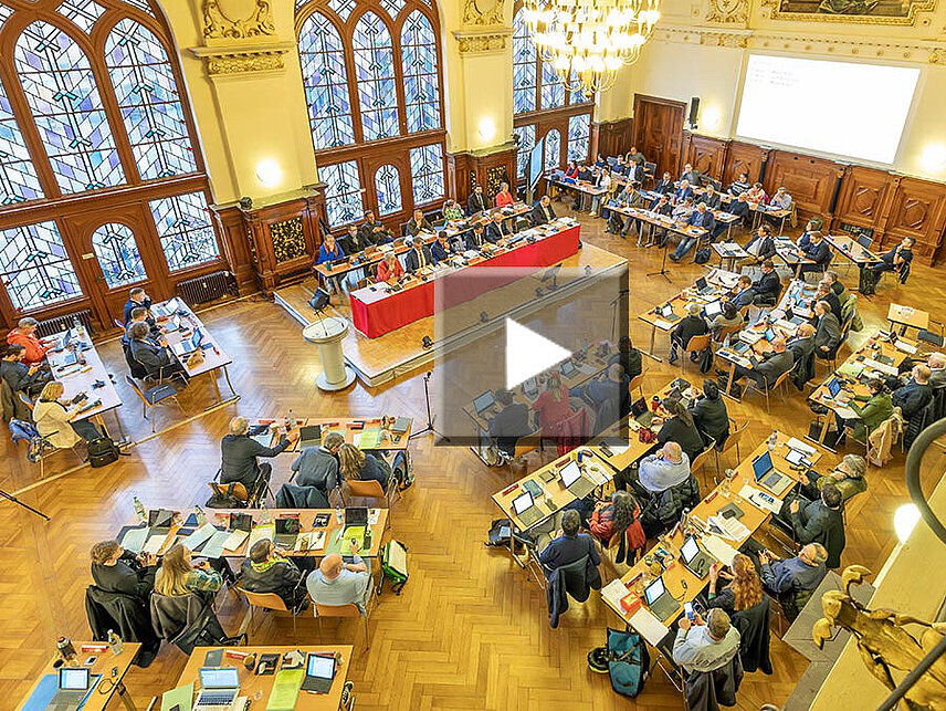 Blick auf den Stadtrat mit Wiedergabepfeil