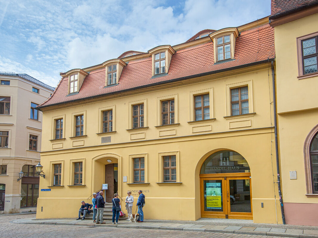Vorderansicht Händel-Haus am Tag