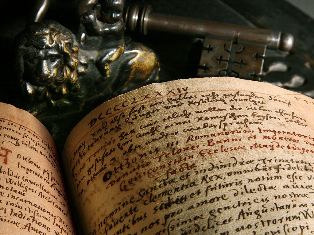 Historische Urkunde mit alter Schrift