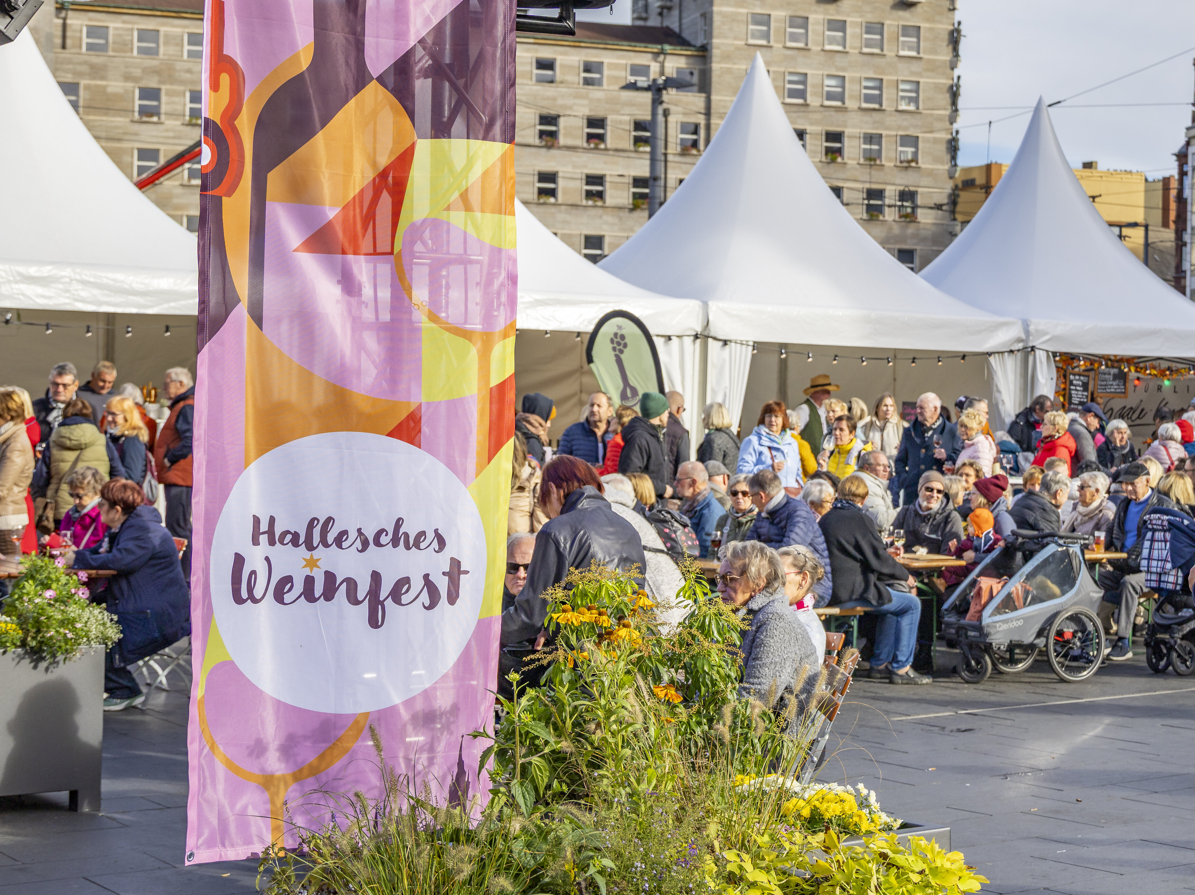 Weinfest auf dem Marktplatz in Halle (Saale)