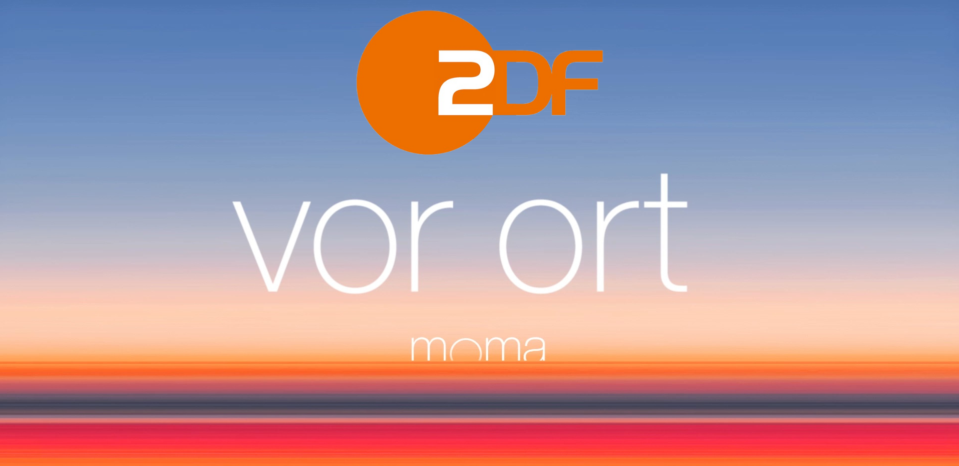 ZDF vor ort MoMa steht geschrieben. Dahinter ein Sonnenaufgang.