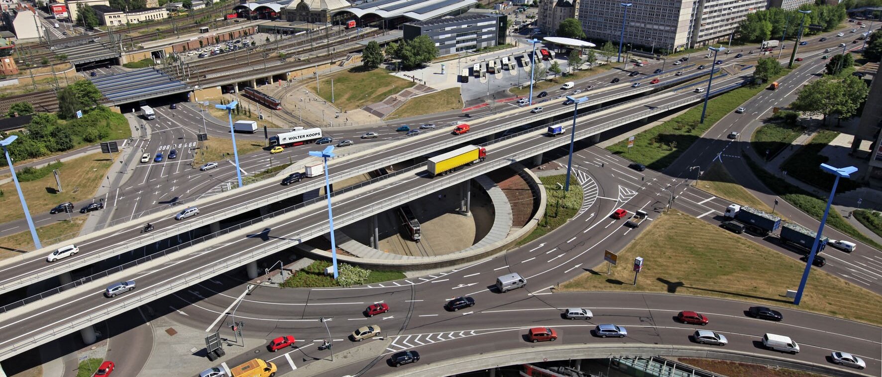 Riebeckplatz Hauptverkehrsknotenpunkt Kfz Lkw Busse Straßenbahnen Kreisverkehr Unter und Oberführung
