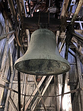 Bronzeglocke aus dem 14. Jahrhundert, welche vormals in der St. Wolfgangskapelle hing und seit 1665 in der neugebauten Glockenstube der Ulrichskirche hängt